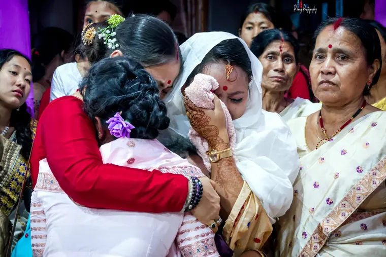 The embrace at bidaai
