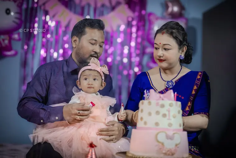 Cutting the cake with the family