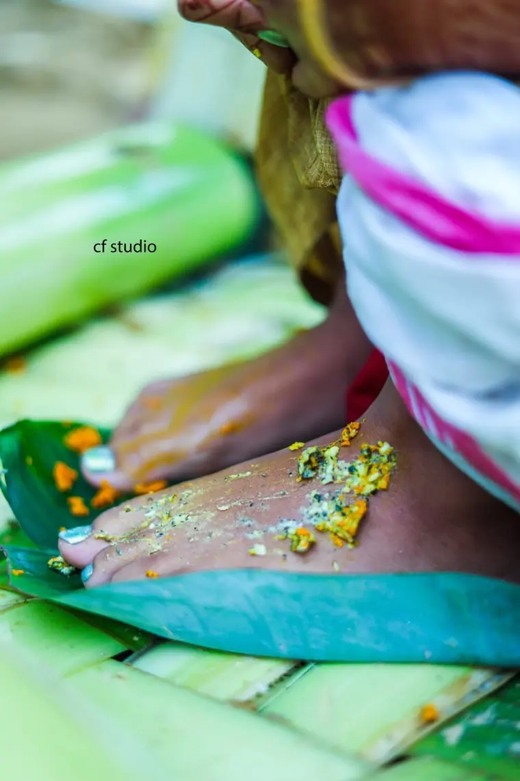 Flowers and turmeric at the ritual bath